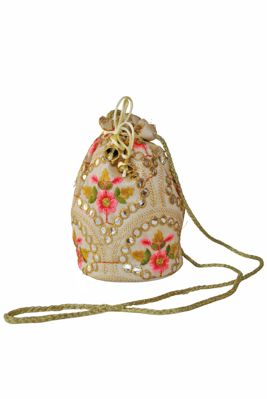 Bombonera beige bordados