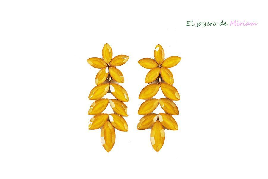 Pendientes mostaza flor alargada