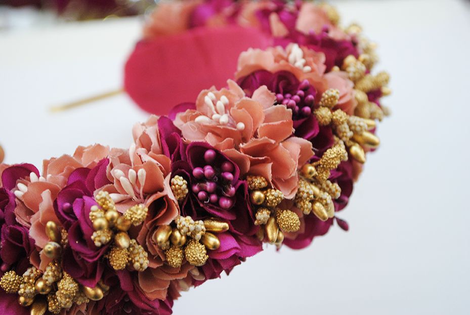 Diadema de flores rosas - Imagen 3