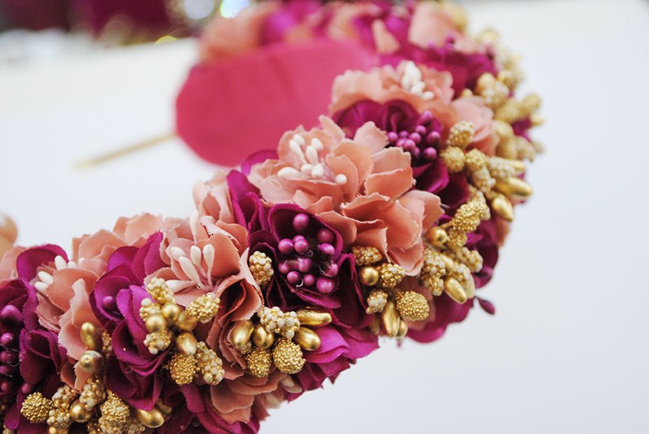 Diadema de flores rosas - Imagen 4