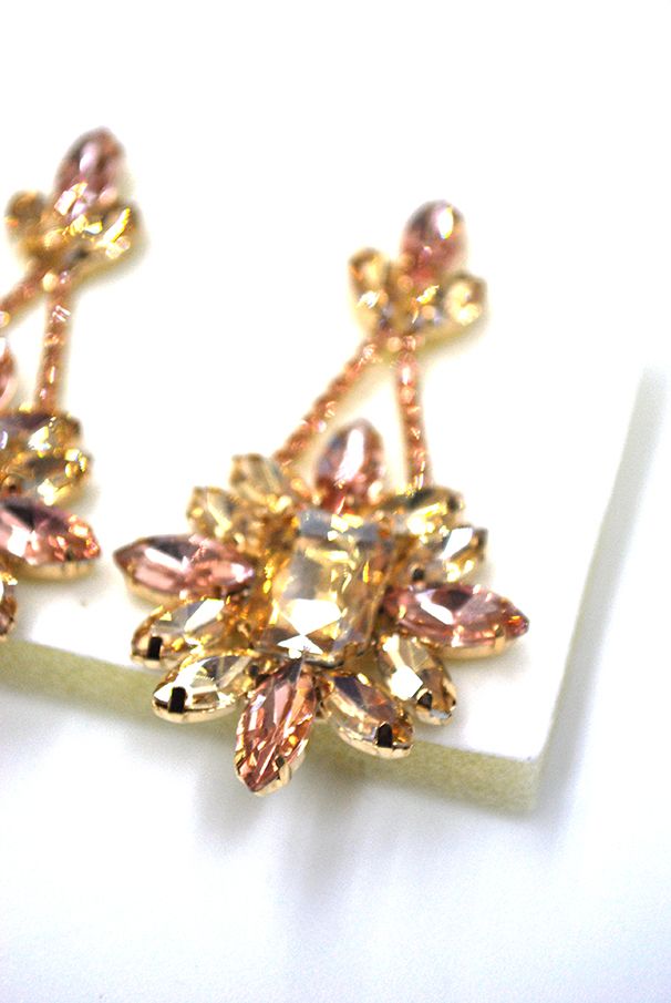 Pendientes dorados y rosas - Imagen 2