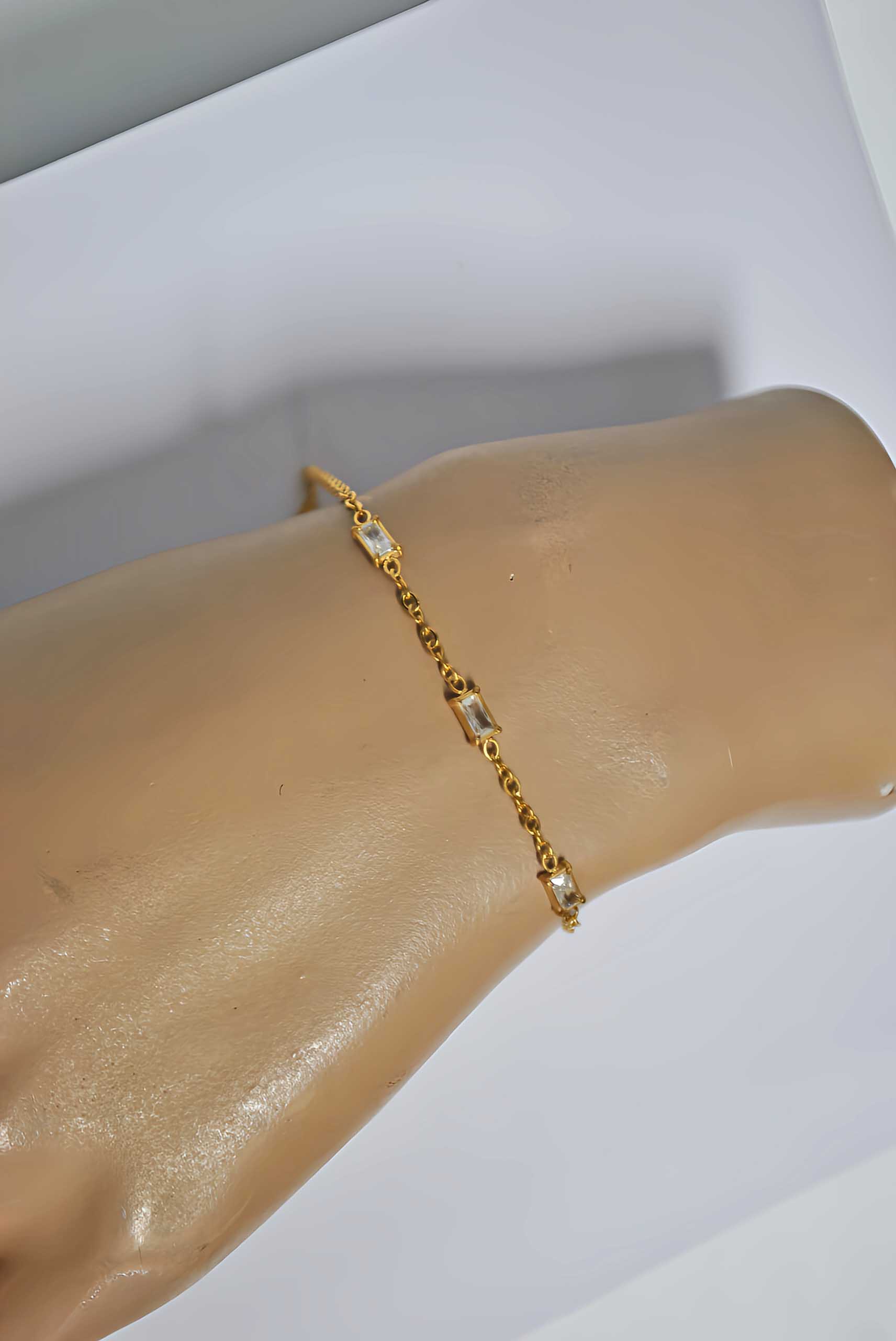 Pulsera dorada acero cristales - Imagen 4