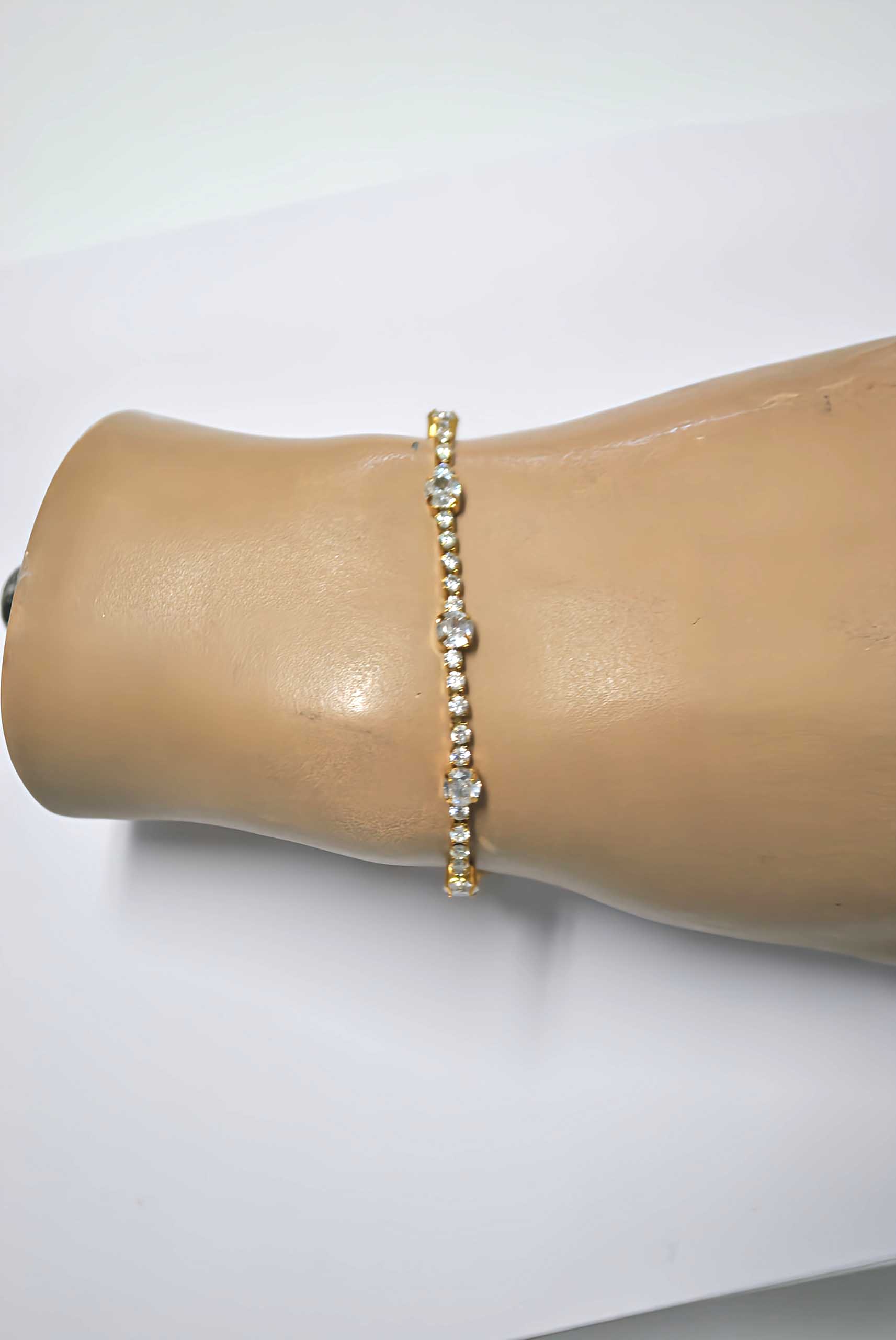 Pulsera dorada de acero - Imagen 3