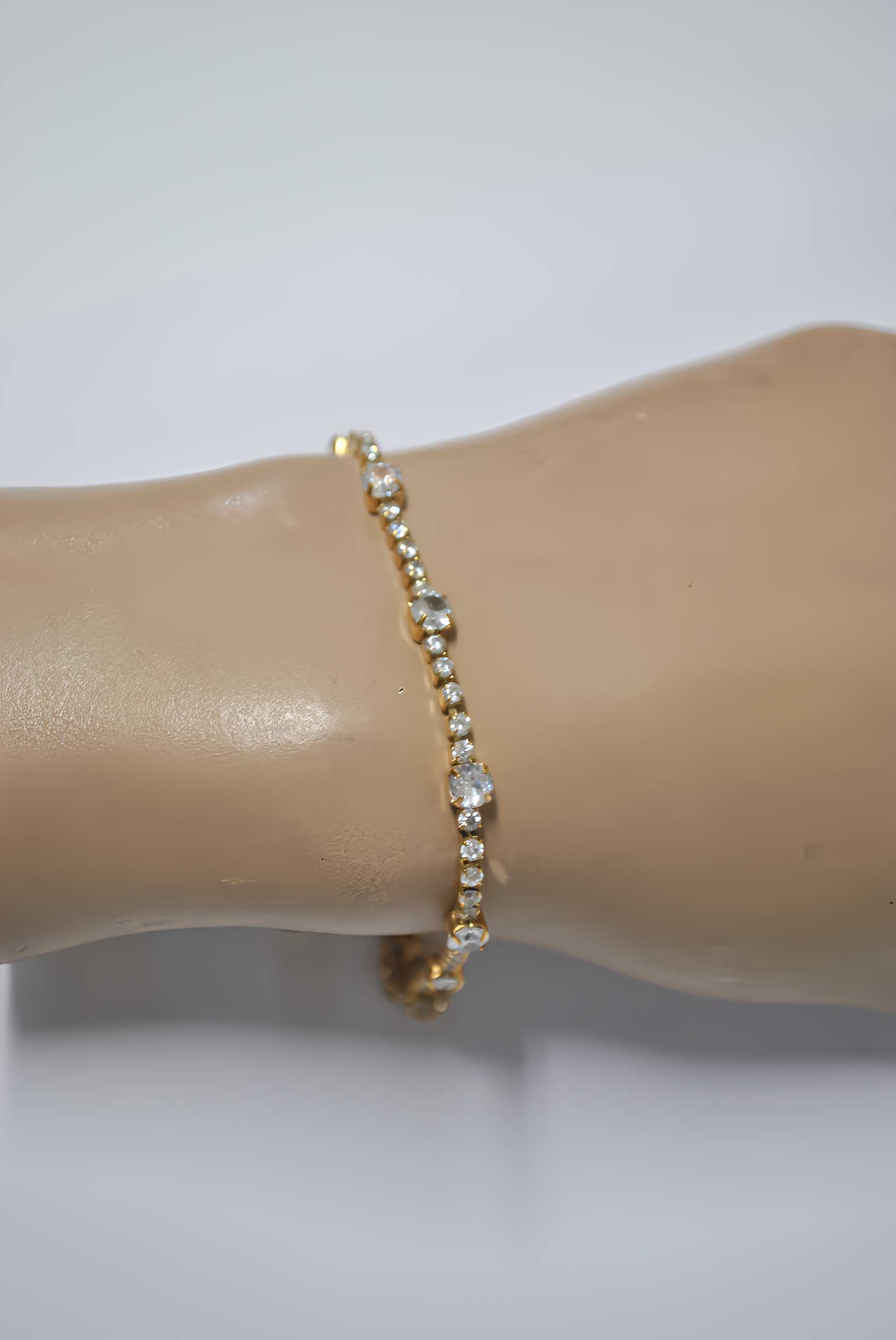 Pulsera dorada de acero - Imagen 5