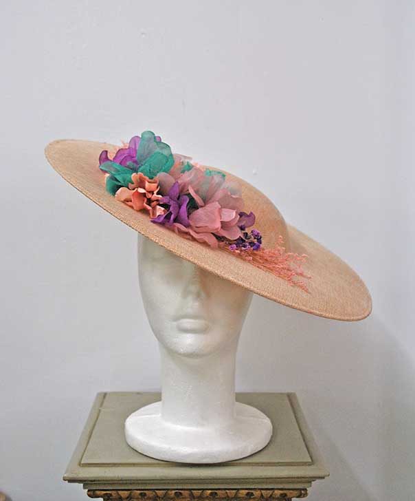 Tocado rosa, turquesa y morado