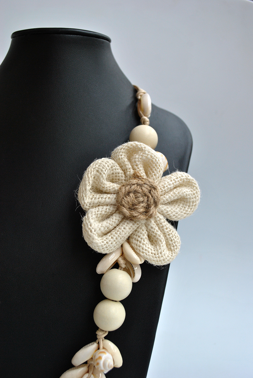 Collar de conchas y madera - Imagen 3