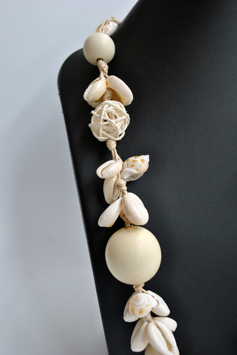Collar de conchas y madera - Imagen 4