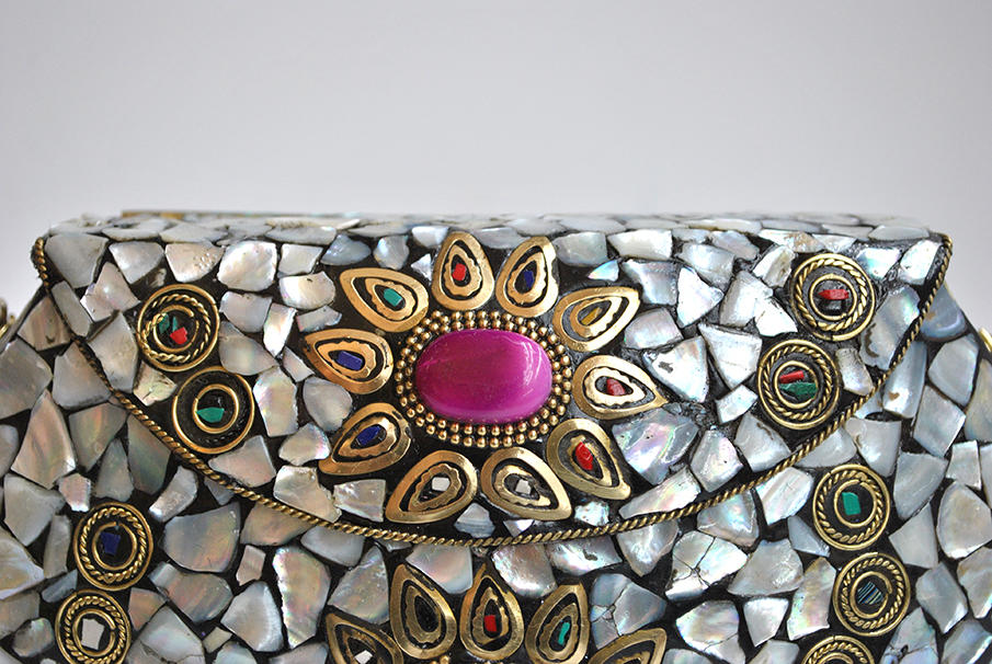 Bolso clutch incrustaciones nácar - Imagen 4