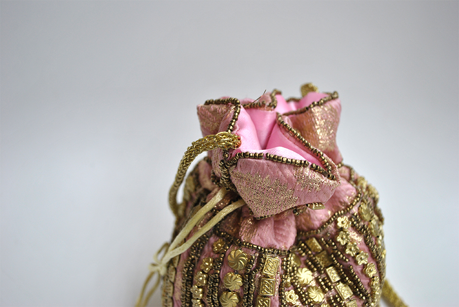 Bombonera clutch rosa - Imagen 4