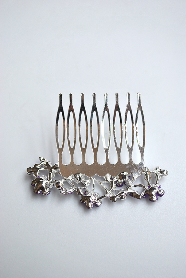 Peineta morada de flores - Imagen 3