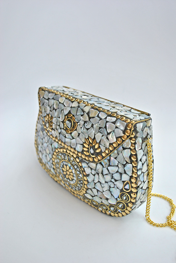 Clutch ovalado latón y nácar - Imagen 5