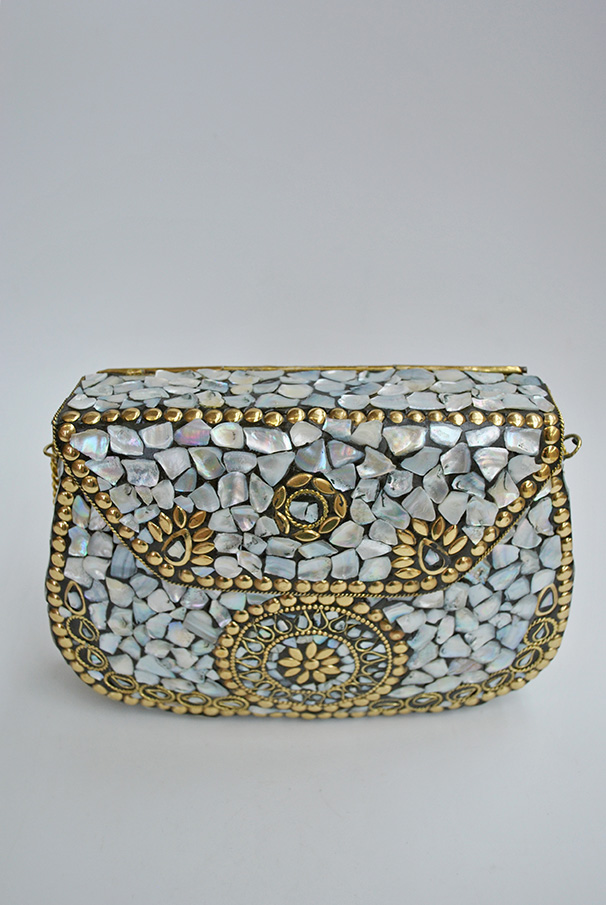 Clutch ovalado latón y nácar - Imagen 4