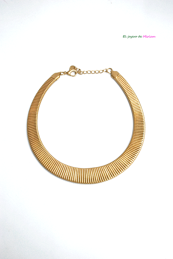 Gargantilla dorada tubos