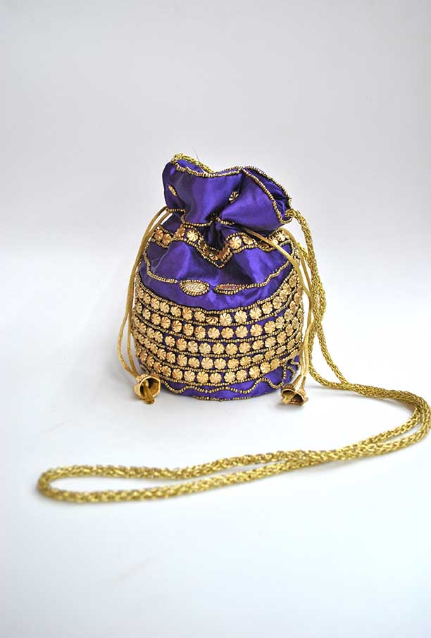 Bombonera morada de raso