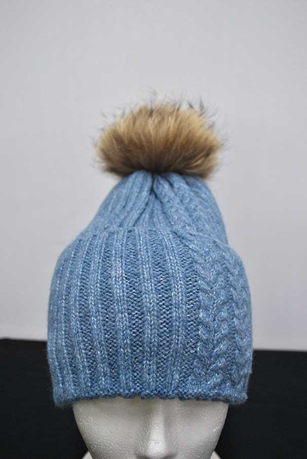 Gorro azul lana y pompón - Imagen 3