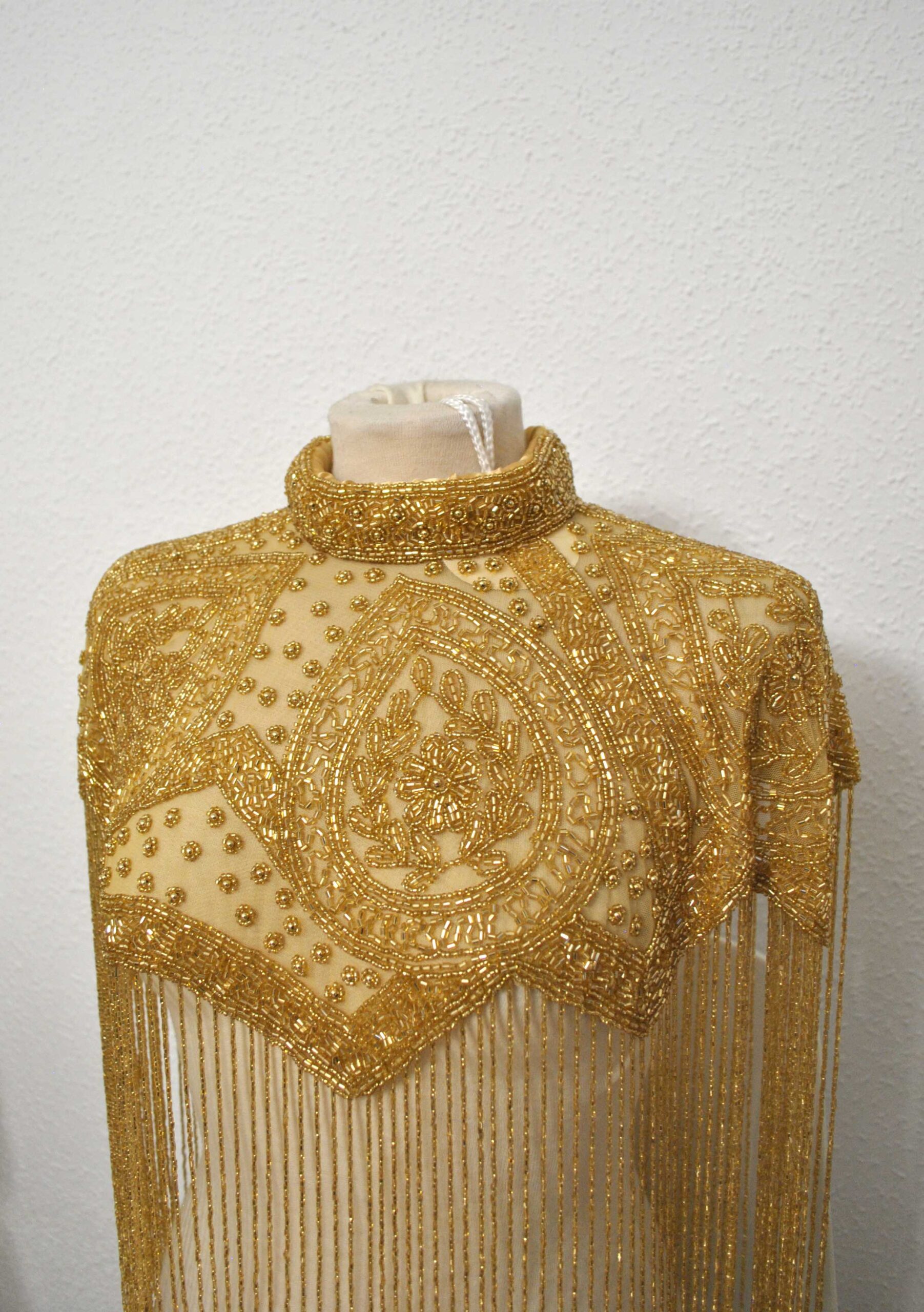 Capa de fiesta joya dorada - Imagen 3