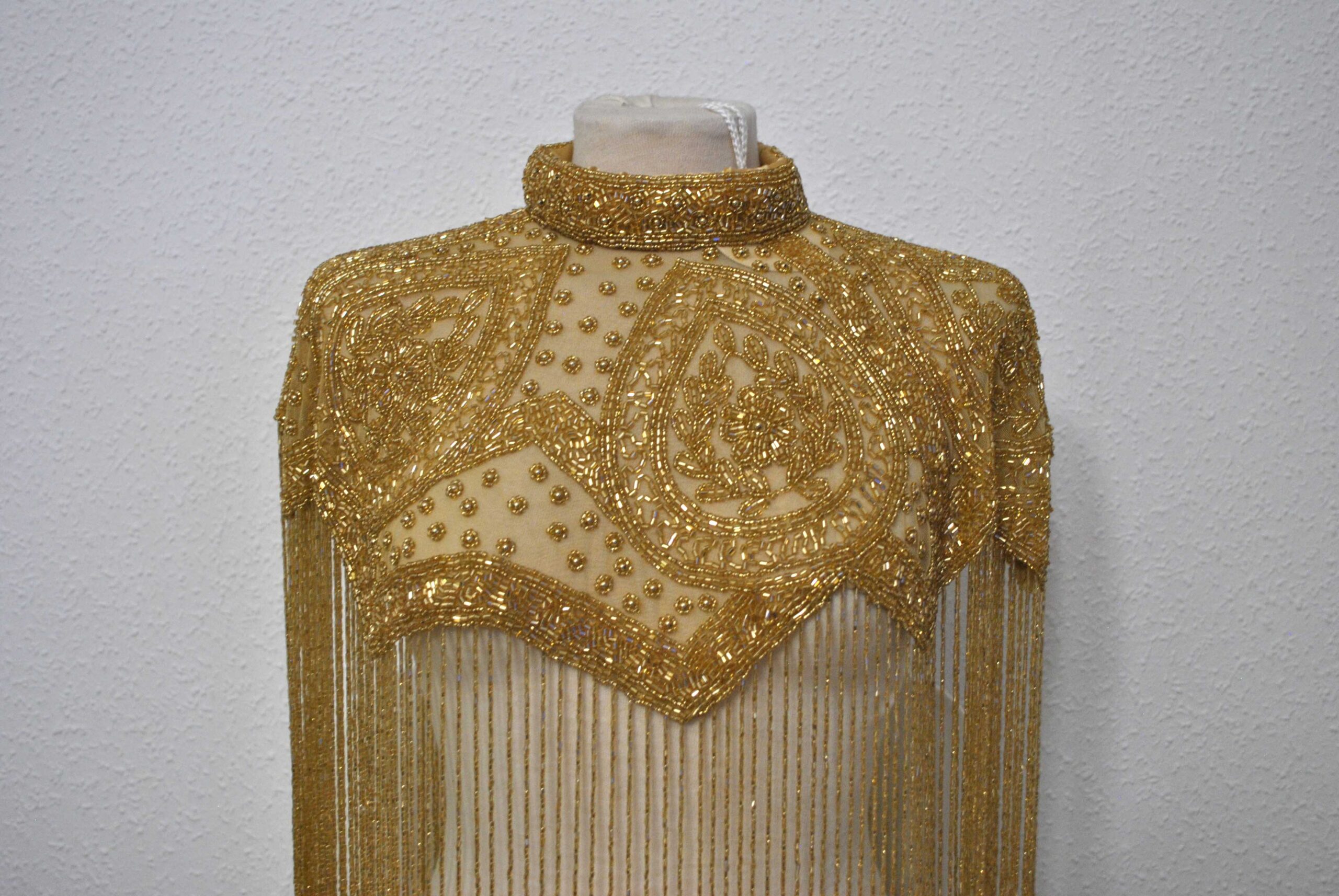 Capa de fiesta joya dorada - Imagen 4