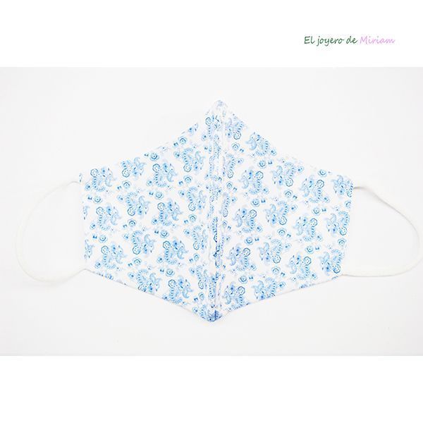 Mascarilla blanca y azul cielo