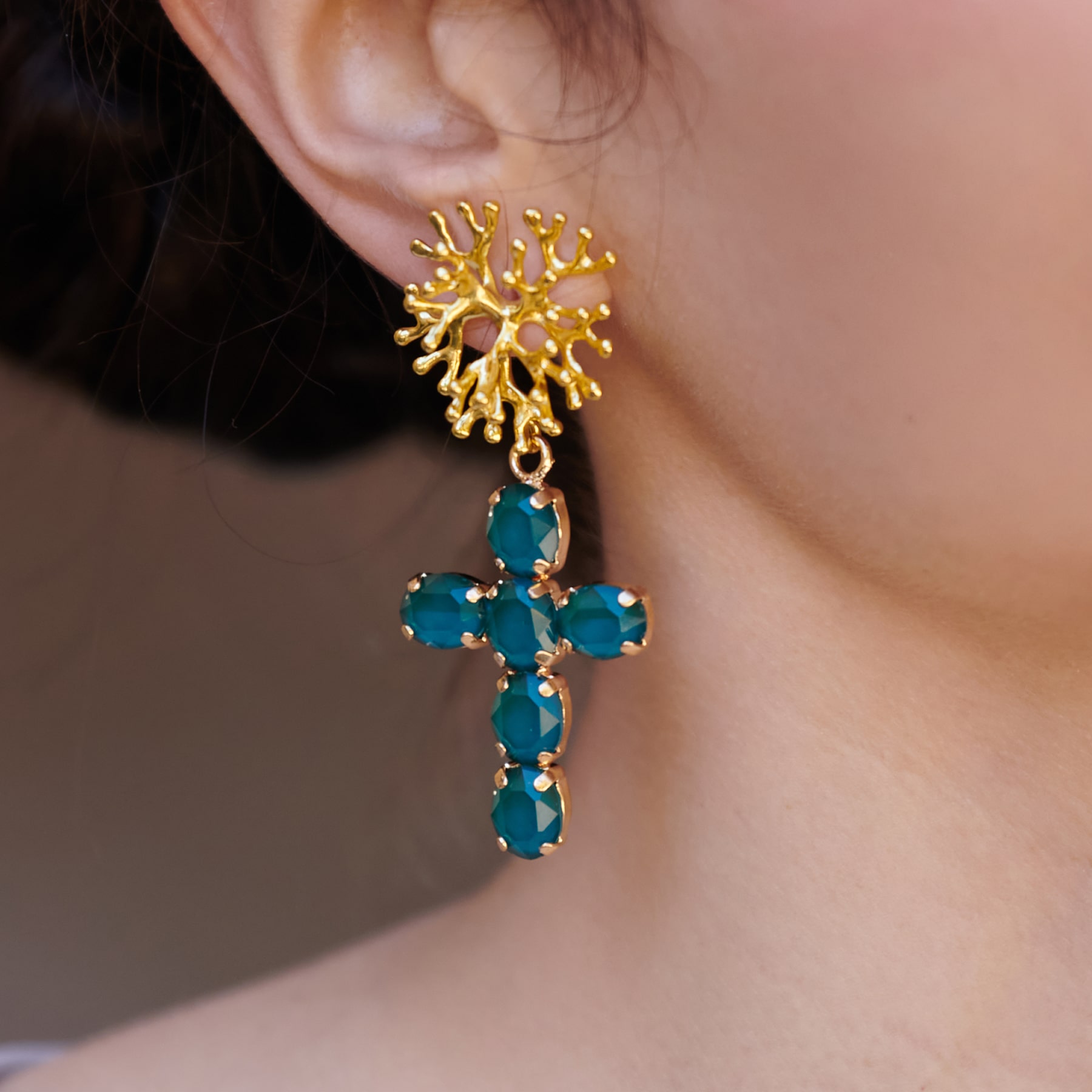 COLGANTE CRUZ CRISTAL K9 MOKA 40X28 MM - Imagen 6