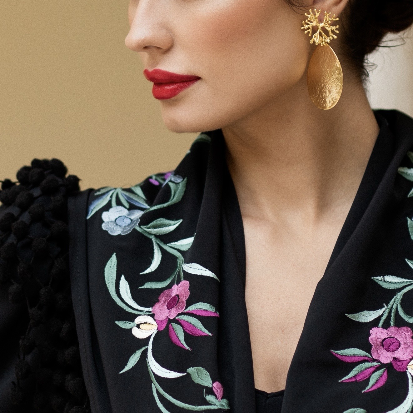 CONJUNTO RAMILLETE Y PENDIENTES DE FLAMENCA JEREZ - Imagen 3